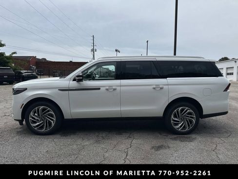 New 2026 Lincoln Navigator L Reserve AWD/4WD image 4