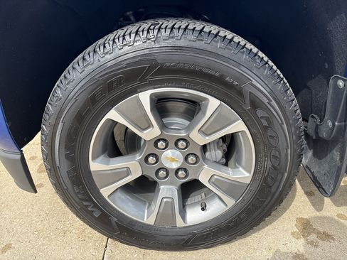 Used 2018 Chevrolet Colorado Z71 AWD/4WD image 9