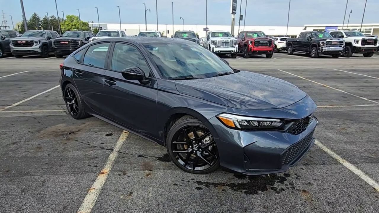 Used 2025 Honda Civic Sport image 2