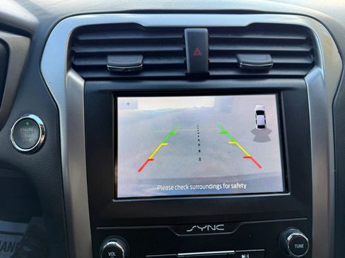 Used 2020 Ford Fusion SE image 24