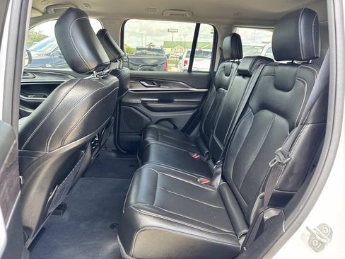 Used 2023 Jeep Grand Cherokee Limited AWD/4WD image 18