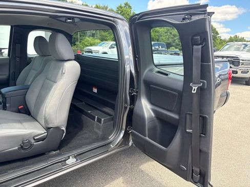 Used 2017 Toyota Tacoma SR AWD/4WD image 11