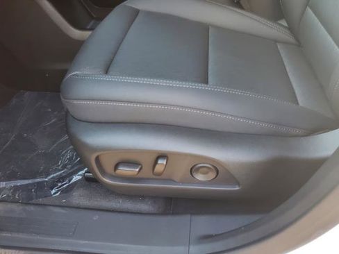 New 2026 Chevrolet Equinox LT w/ Convenience Package II image 9