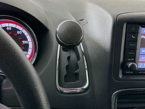 Used 2019 Dodge Grand Caravan SE w/ UConnect Hands-Free Group image 23