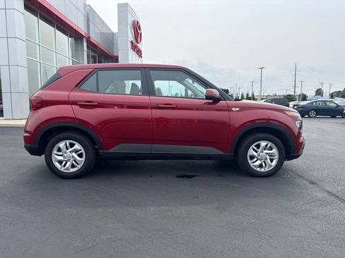 Used 2025 Hyundai Venue SE FWD image 8