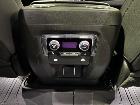 Used 2022 GMC Yukon Denali w/ Denali Premium Package image 18