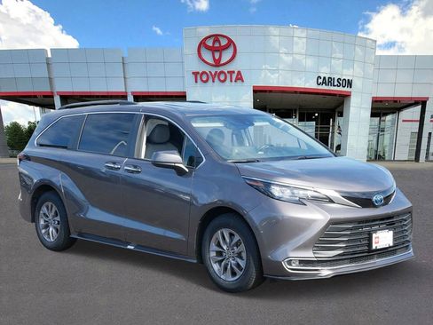 Certified 2024 Toyota Sienna XLE FWD image 2