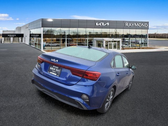 Used 2024 Kia Forte LXS w/ LXS Technology Package FWD image 3