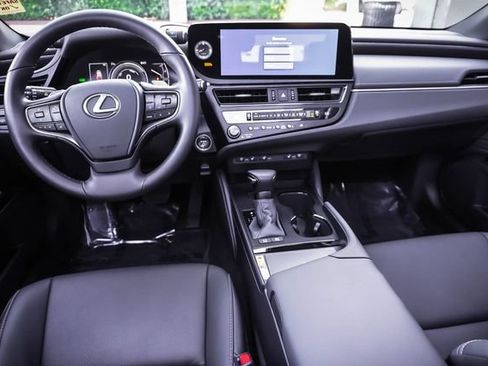 Used 2025 Lexus ES 300h w/ Premium Package FWD image 19