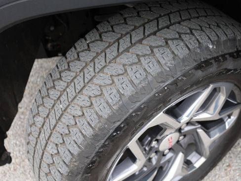 Used 2025 GMC Sierra 1500 SLT AWD/4WD image 26