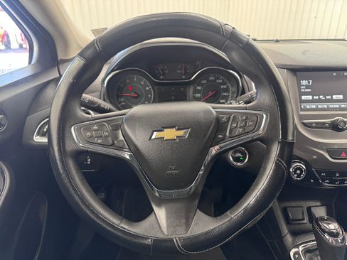 Used 2018 Chevrolet Cruze LT w/ Convenience Package image 19