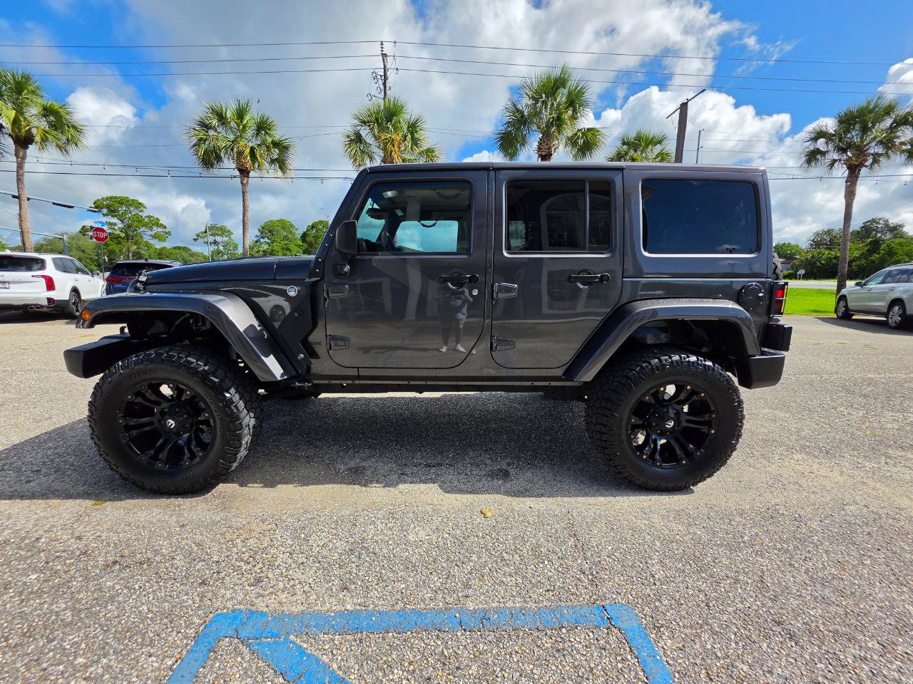 Used 2018 Jeep Wrangler Unlimited Sahara AWD/4WD image 2
