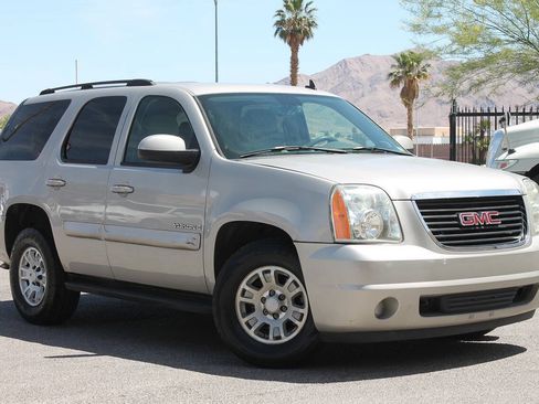 Used 2007 GMC Yukon SLE RWD image 2