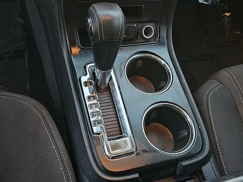 Used 2016 GMC Acadia SLE image 31