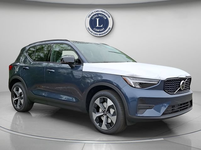 New 2026 Volvo XC40 B5 Core w/ Climate Package AWD/4WD image 2