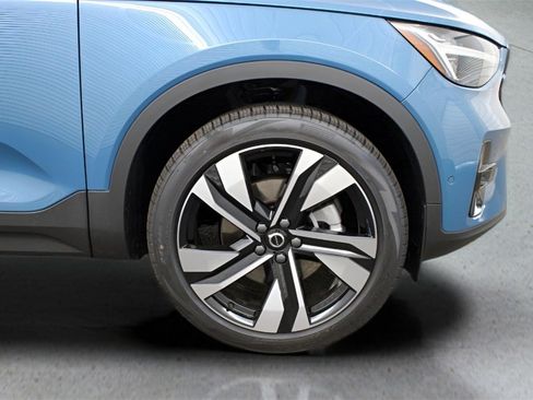 New 2025 Volvo XC40 B5 Ultra w/ Climate Package image 13