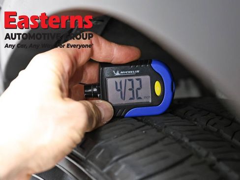 Used 2022 Toyota Highlander LE image 27