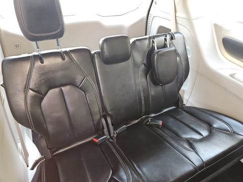 Used 2024 Chrysler Pacifica Touring-L FWD image 28