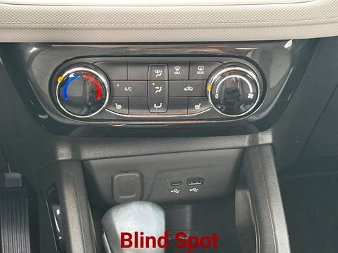 Used 2024 Chevrolet TrailBlazer LT w/ LT Cold Weather Package FWD image 17