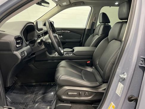 Used 2025 Honda Pilot Touring image 9