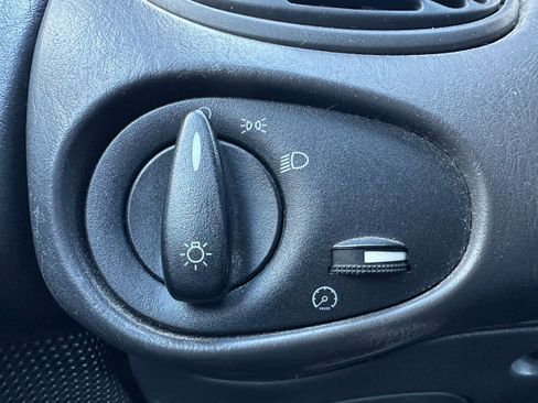 Used 2000 Ford Focus LX image 19