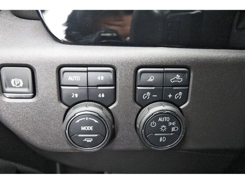 Used 2025 Chevrolet Silverado 1500 LT Trail Boss w/ LT Trail Boss Premium Package AWD/4WD image 20