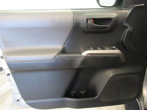 Used 2016 Toyota Tacoma SR5 image 36