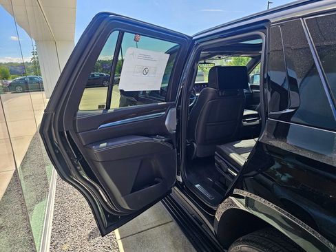 New 2026 Cadillac Escalade Platinum Sport w/ LPO, ONYX Package AWD/4WD image 16