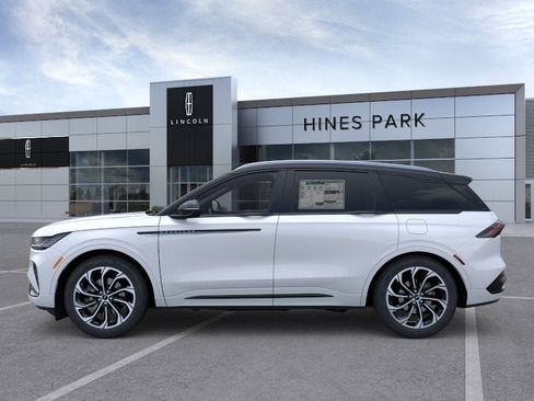 New 2026 Lincoln Nautilus Reserve image 3