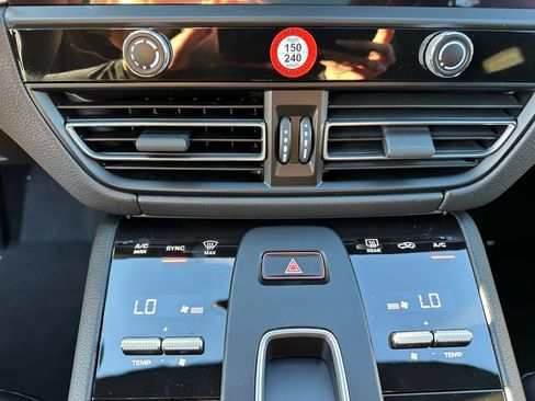 Used 2026 Porsche Macan image 23