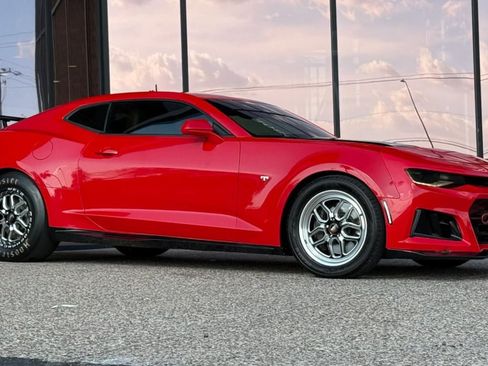 Used 2017 Chevrolet Camaro SS RWD image 16