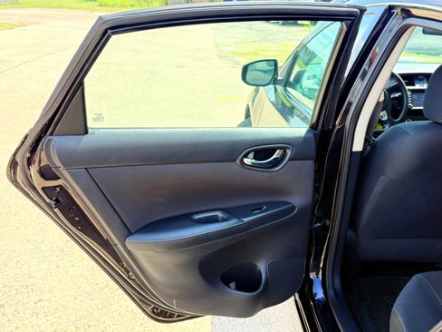 Used 2019 Nissan Sentra S image 31