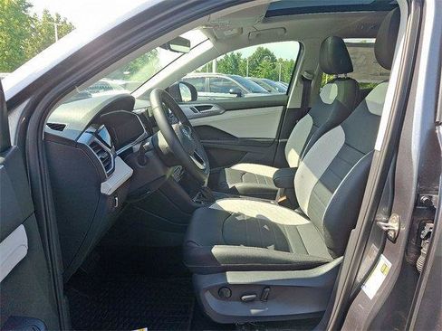 New 2025 Volkswagen Taos SEL image 10