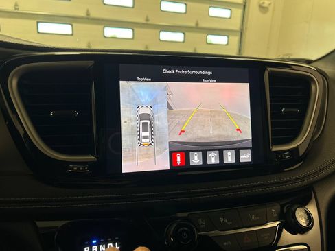 New 2027 Chrysler Pacifica Select FWD image 24