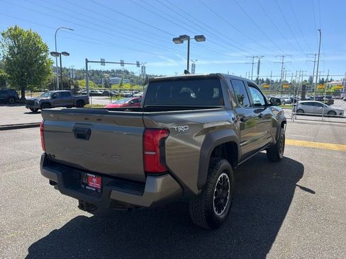 Certified 2024 Toyota Tacoma TRD Off-Road AWD/4WD image 5