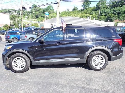 Used 2023 Ford Explorer XLT w/ Equipment Group 202A AWD/4WD image 2