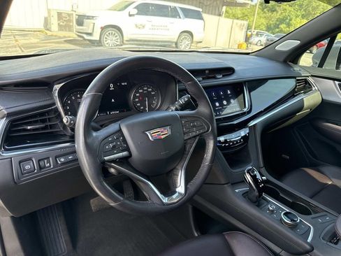 Used 2023 Cadillac XT6 Premium Luxury w/ Technology Package FWD image 34