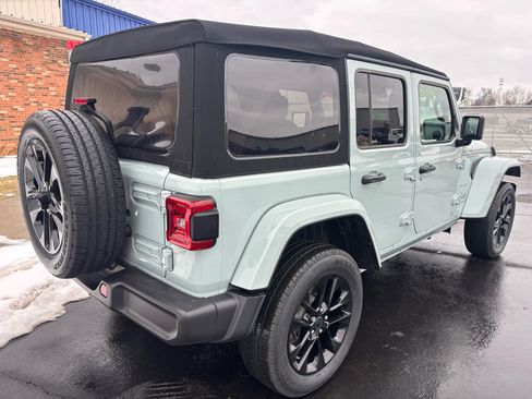 Used 2024 Jeep Wrangler Sahara image 3