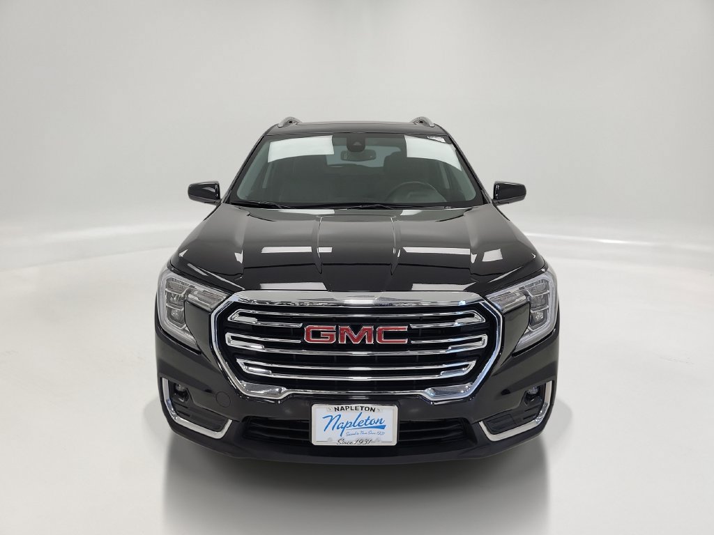 Used 2024 GMC Terrain SLT AWD/4WD image 2