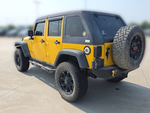 Used 2015 Jeep Wrangler Unlimited Rubicon w/ Connectivity Group AWD/4WD image 3