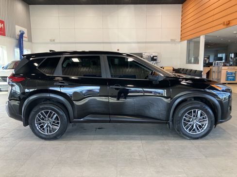 Used 2021 Nissan Rogue S image 4