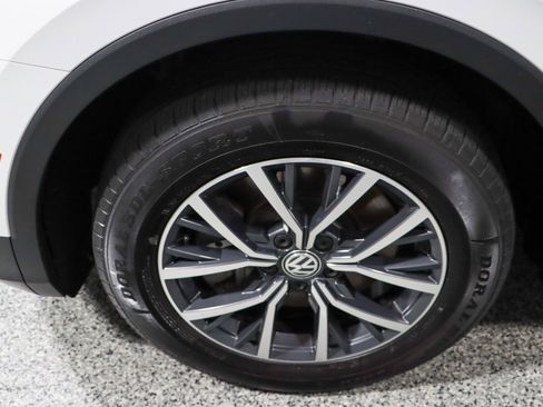 Used 2020 Volkswagen Tiguan SE image 11