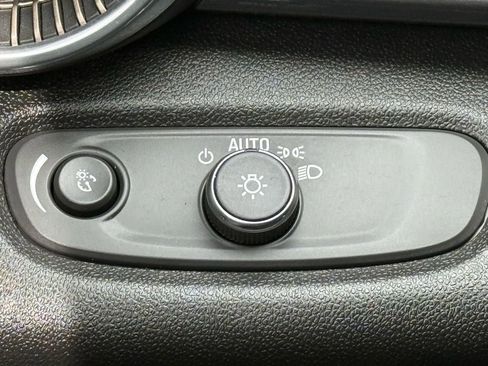 Used 2024 Chevrolet Trax ACTIV w/ Sunroof Package image 19