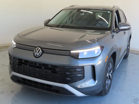 New 2025 Volkswagen Tiguan S image 9