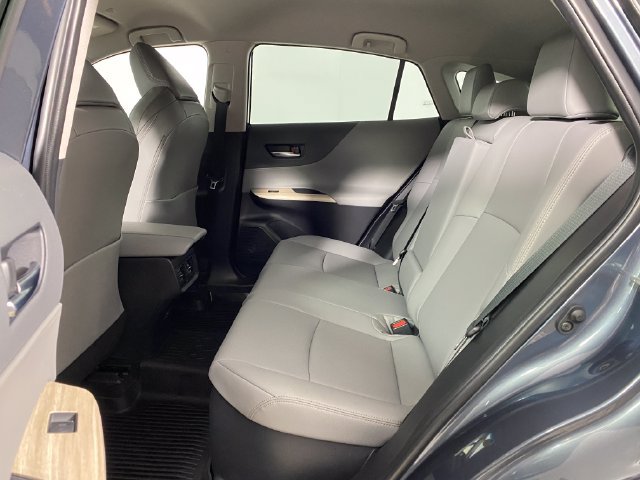 Used 2024 Toyota Venza XLE AWD/4WD image 11