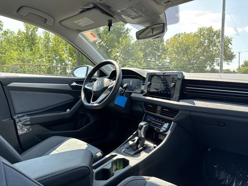 New 2025 Volkswagen Jetta SE image 16