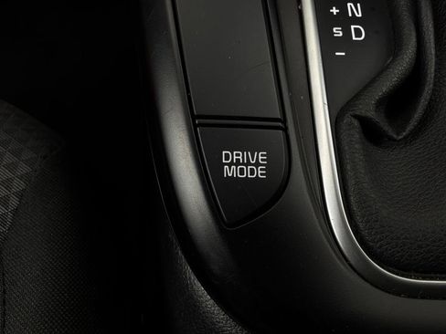 Used 2025 Kia Soul LX w/ LX Technology Package FWD image 22