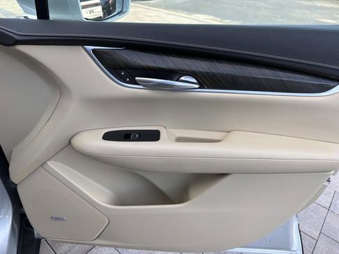Used 2018 Cadillac XT5 FWD image 18