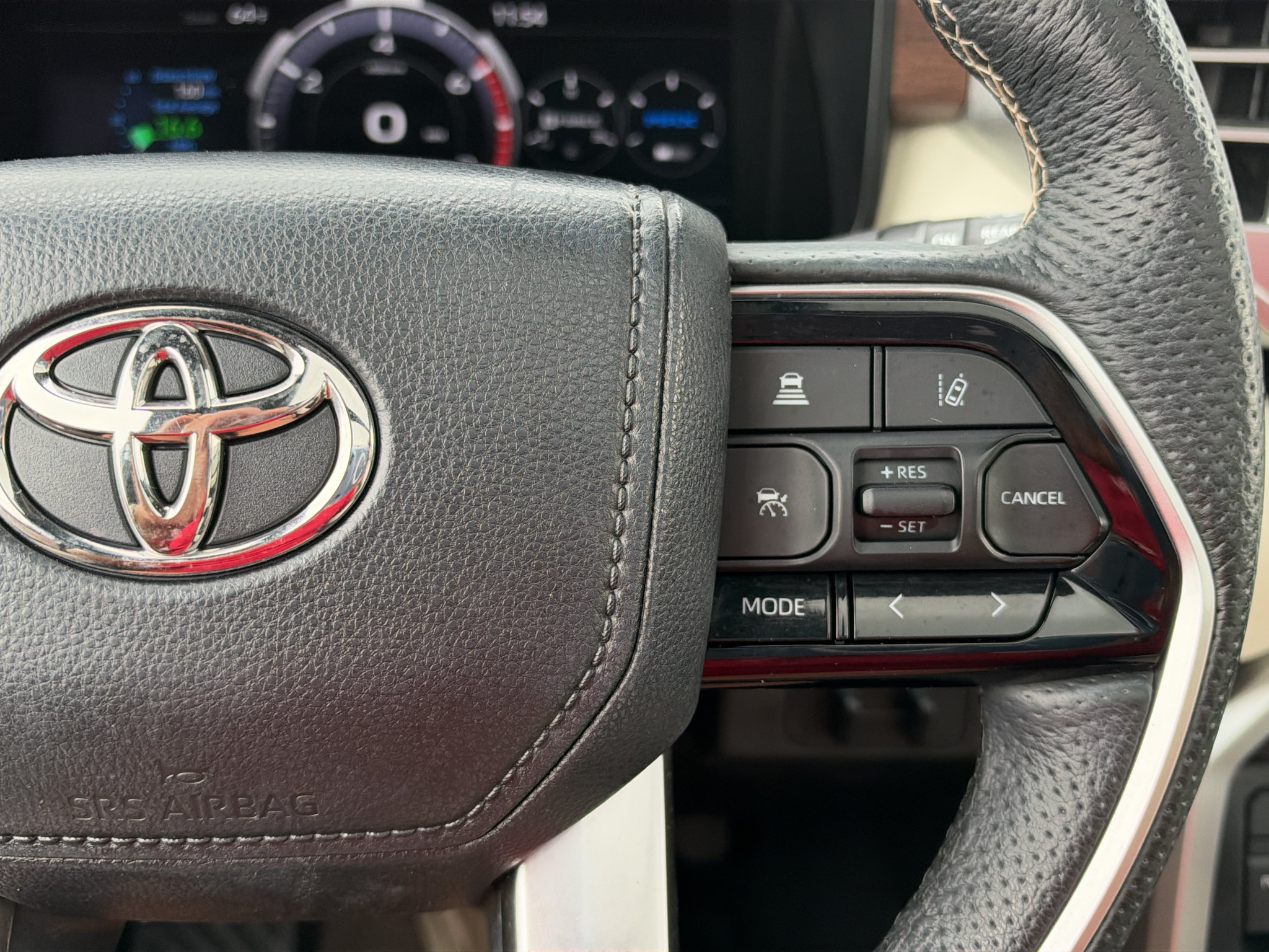 Used 2023 Toyota Sequoia Capstone AWD/4WD image 31