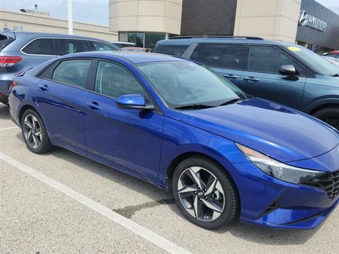 Used 2023 Hyundai Elantra SEL w/ Convenience Package FWD image 22